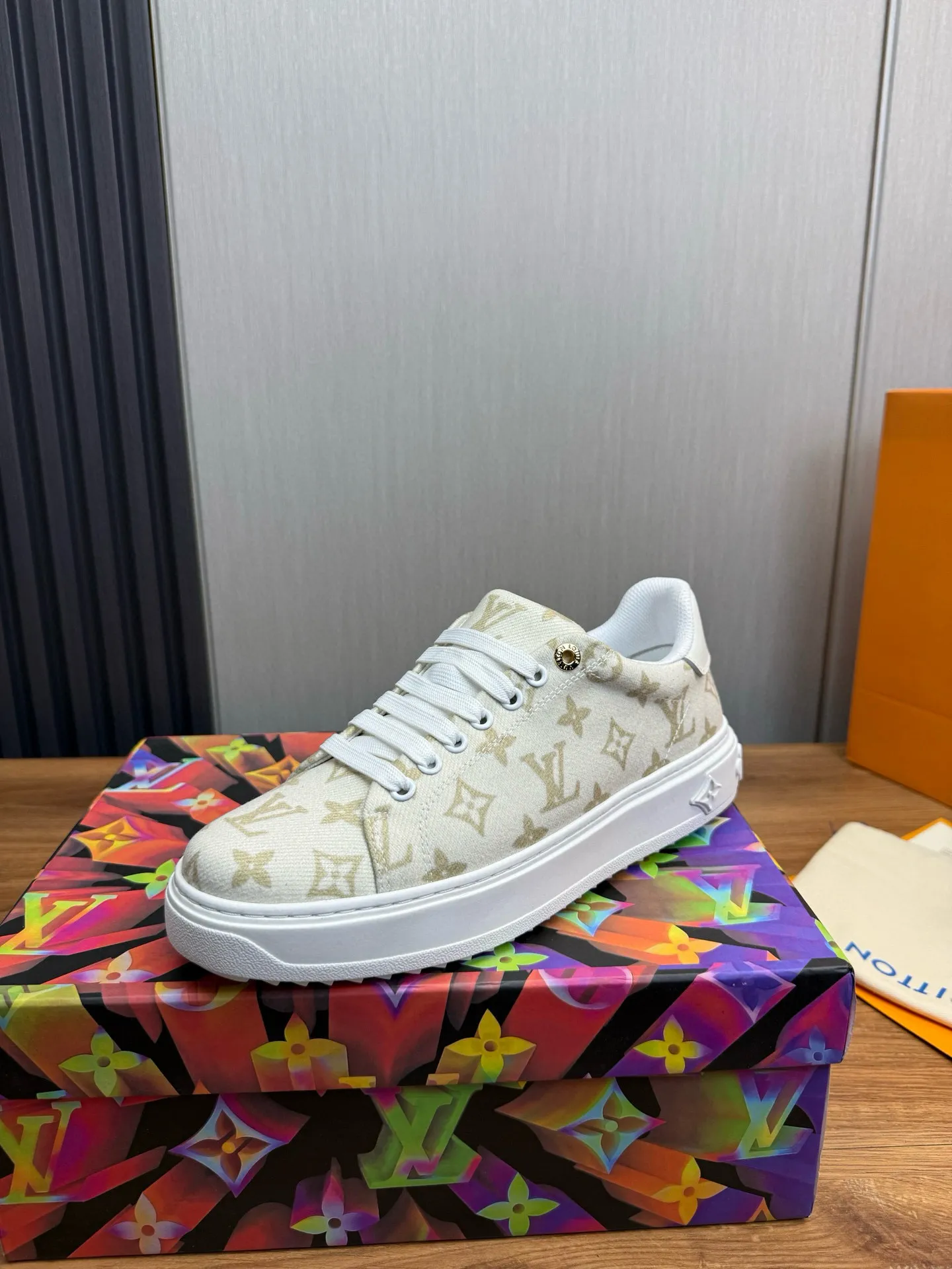 Factory price: 520💰LOUIS VUITTON [Louis VUITTON] The new trendy Lv is on the market🎁, casual and fashionable men's shoes👟The upper is made of imported original fabric + cowhide mesh lining, the original wear-resistant rubber outsole, the version is simple and elegant, exclusive for trendy men. Code number: 38-44, customized 45, 46